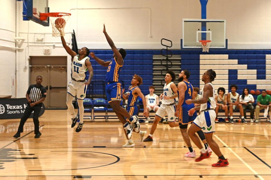 Brandon Lawrence (11) scores during the NJCAA DIII South Central District Semifinals on March 3.