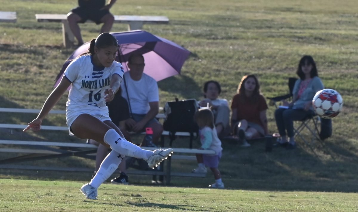 North Lake’s midfielder Jasmine Perez (#16) sets up a crucial last-minute goal to tie against Richland, securing a 1-1 draw on Sept. 26.