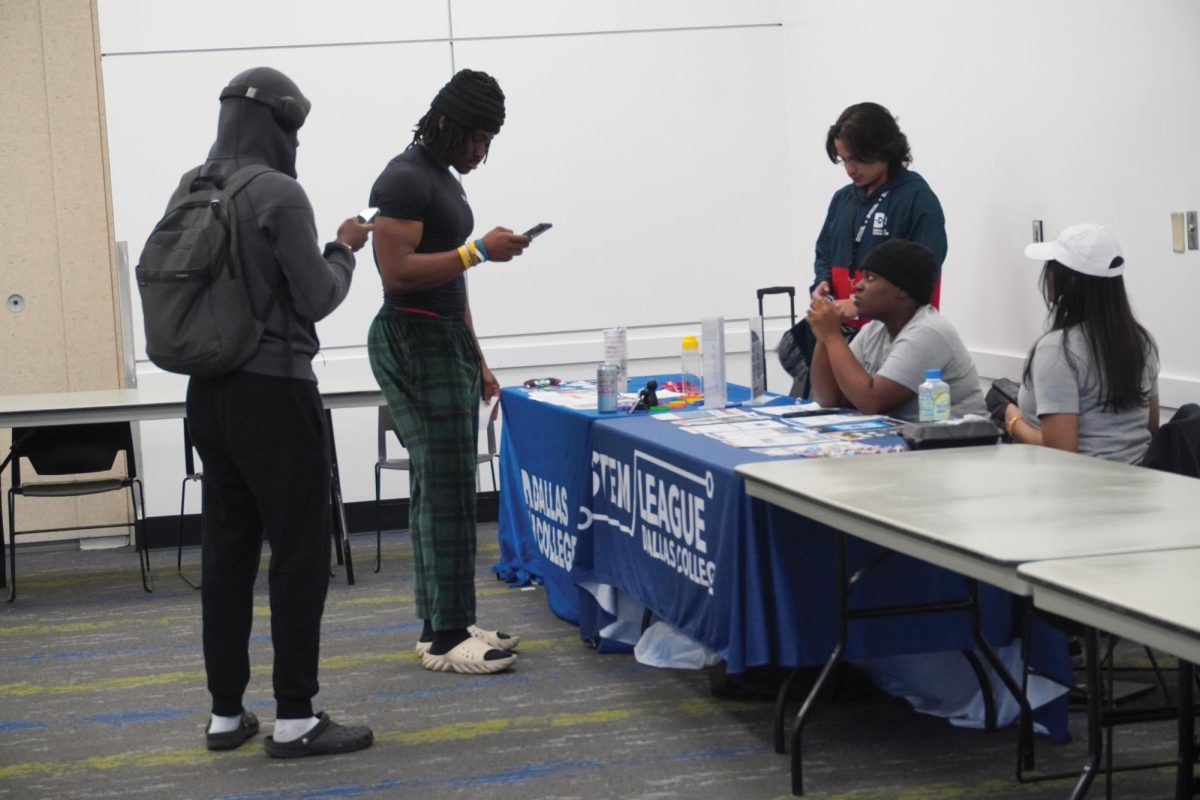 Students meet with the STEM League at the North Lake Resource Fair on Jan 22. in Student Life commons area